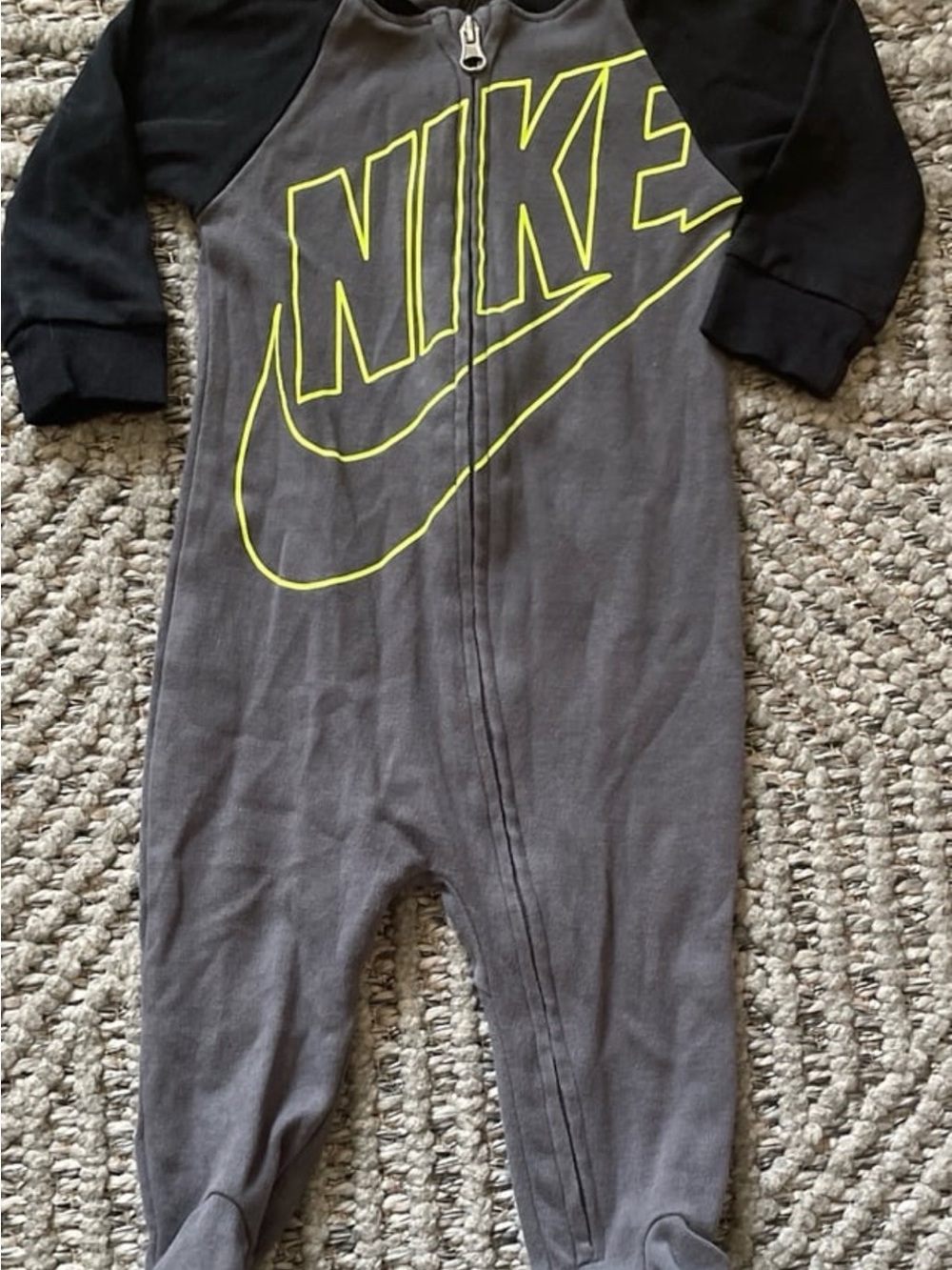 Nike Baby Boys Gray Neon Yellow Logo Footie Pajamas Sleepsuit 6M